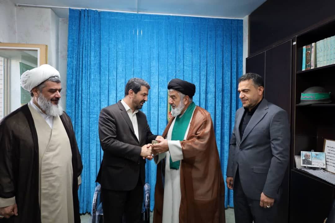 تجلیل از استاندار همدان به پاس حمایت از ستاد نماز جمعه