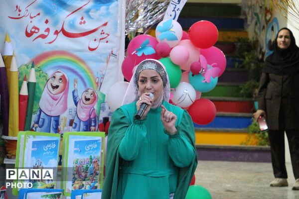 جشن شکوفه‌ها در مدرسه ۱۷ شهریور بجنورد با یاد دختران شهید میناب
