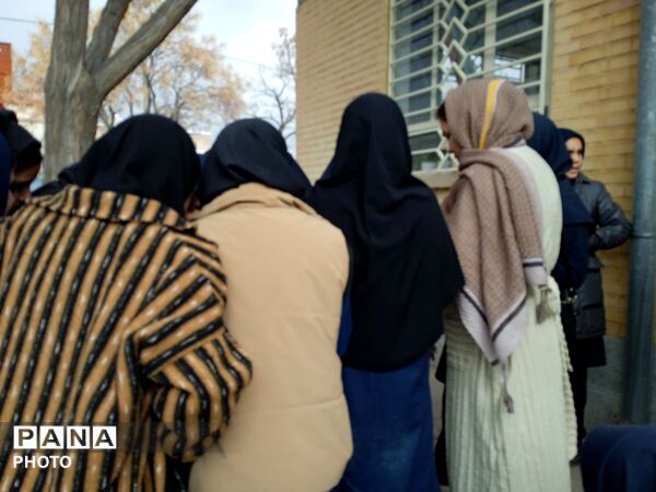اعلام نتایج امتحانات نوبت اول دبیرستان عزت طلایی به والدین دانش آموزان 