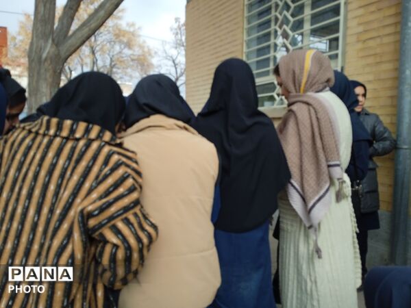 اعلام نتایج امتحانات نوبت اول دبیرستان عزت طلایی به والدین دانش آموزان 