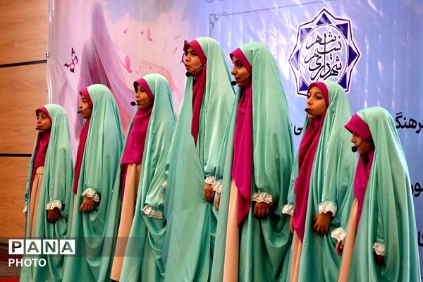 جشن شکوه مادری و همایش تجلیل از سفیران جوانی جمعیت در بهارستان‌دو