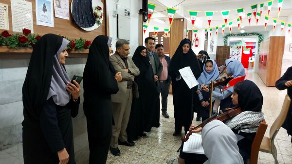 افتتاحیه نمایشگاه جشنواره ماها در دبستان فرهنگیان ۲