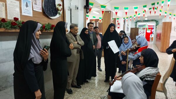 افتتاحیه نمایشگاه جشنواره ماها در دبستان فرهنگیان ۲