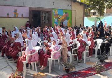 جشن شکوفه‌ها در دبستان نسترن سملقان