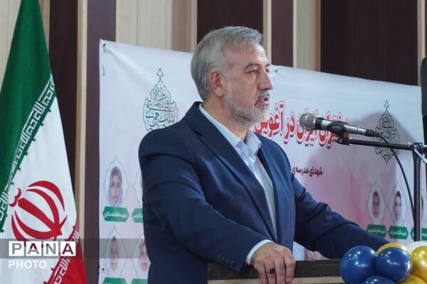 تجلیل از برگزیدگان آموزش ابتدایی در بهارستان یک