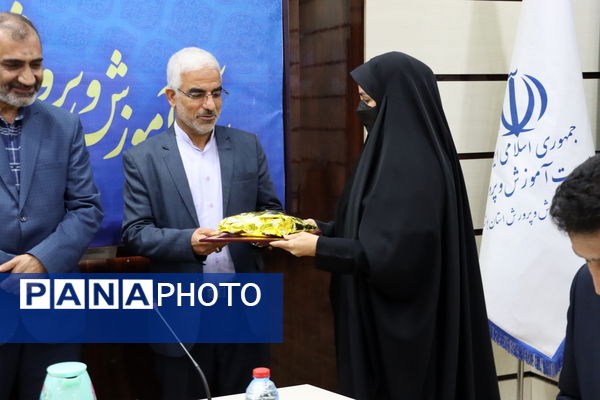 تجلیل از بانوان شاغل اداره‌کل آموزش و پرورش استان بوشهر