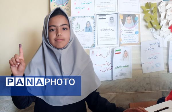 بیست و هشتمین دوره انتخابات شورای دانش آموزی در زاوه