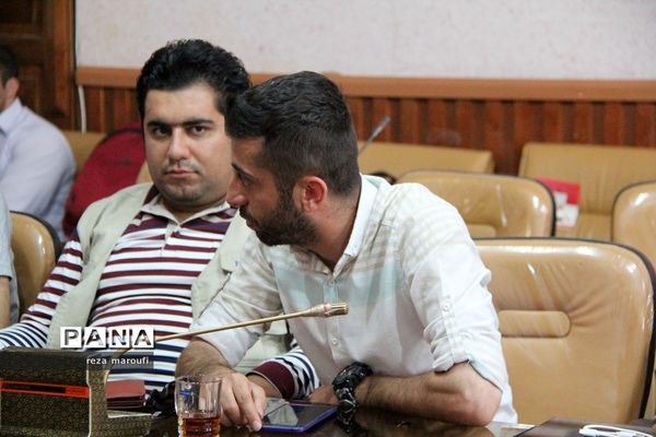 نشست خبری فرماندار سردشت با اصحاب  رسانه استان