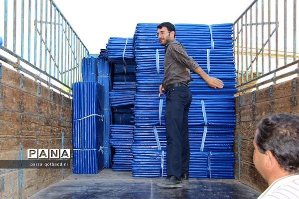 توزیع لوازم ورزشی در بین مدارس استان یزد