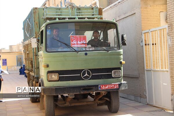 توزیع لوازم ورزشی در بین مدارس استان یزد