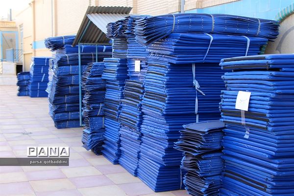 توزیع لوازم ورزشی در بین مدارس استان یزد