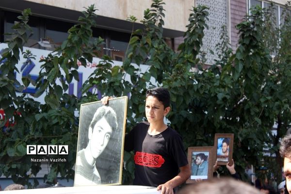 وداع باشکوه عزاداران حسینی با پیکر مطهر شهیدان هشت سال دفاع مقدس