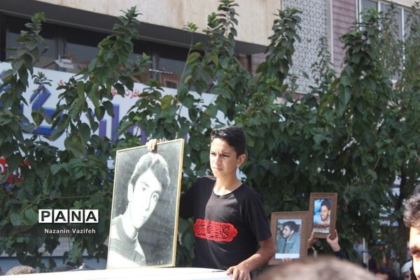 وداع باشکوه عزاداران حسینی با پیکر مطهر شهیدان هشت سال دفاع مقدس