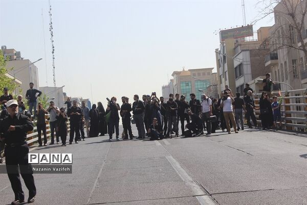 وداع باشکوه عزاداران حسینی با پیکر مطهر شهیدان هشت سال دفاع مقدس