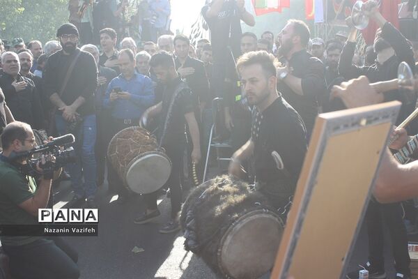 وداع باشکوه عزاداران حسینی با پیکر مطهر شهیدان هشت سال دفاع مقدس