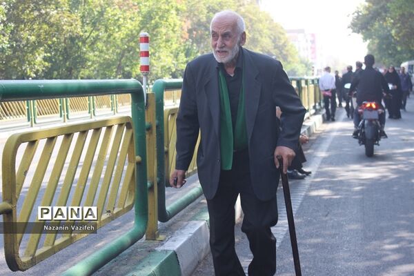 وداع باشکوه عزاداران حسینی با پیکر مطهر شهیدان هشت سال دفاع مقدس