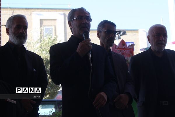 مراسم عطر افشانی و غبار روبی مزار شهدا در تبریز
