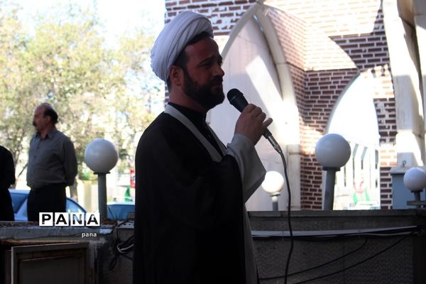 مراسم عطر افشانی و غبار روبی مزار شهدا در تبریز