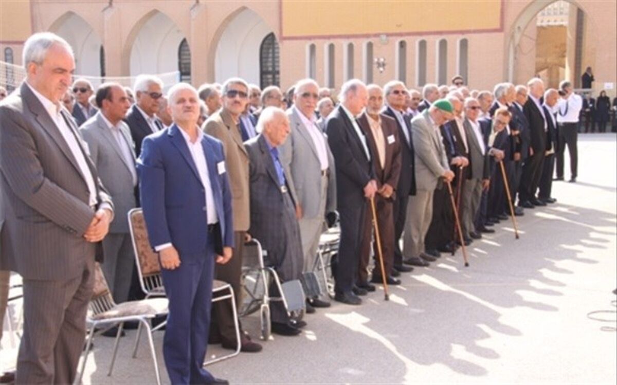 صبحگاه  فارغ‌التحصیلان دهه 10 تا 70 دبیرستان  ایرانشهر یزد برگزار شد