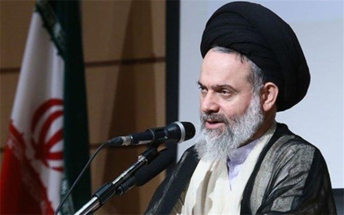 آیت الله حسینی بوشهری: خون شهدا پای درخت انقلاب ریخته شد/انقلاب اسلامی را در شرایط سخت حراست کنیم