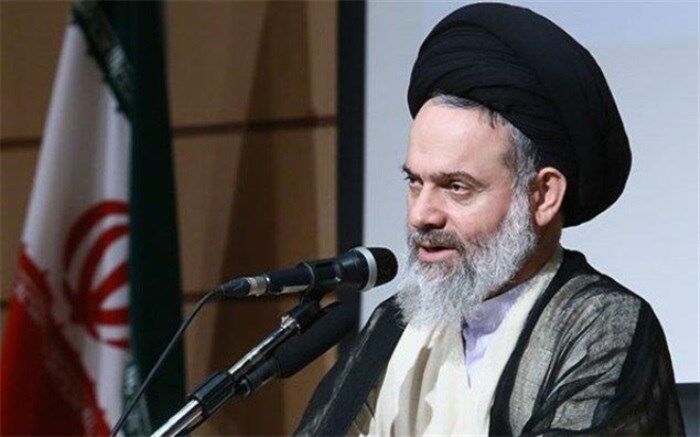 آیت الله حسینی بوشهری: خون شهدا پای درخت انقلاب ریخته شد/انقلاب اسلامی را در شرایط سخت حراست کنیم