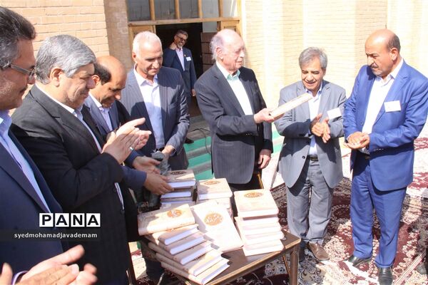 صبحگاه دانش آموختگان دبیرستان ماندگار ایرانشهر از نگاه تصویر