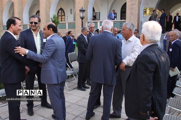 صبحگاه دانش آموختگان دبیرستان ماندگار ایرانشهر از نگاه تصویر