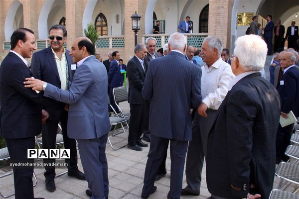 صبحگاه دانش آموختگان دبیرستان ماندگار ایرانشهر از نگاه تصویر