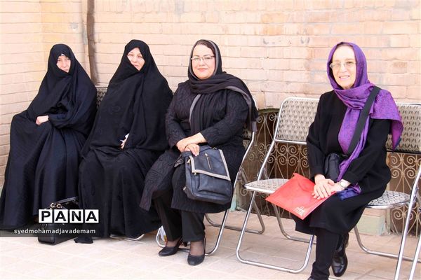 صبحگاه دانش آموختگان دبیرستان ماندگار ایرانشهر از نگاه تصویر