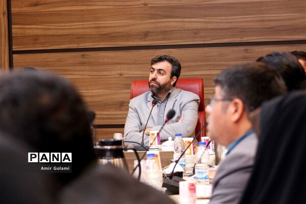 جلسه تشریح دستور العمل ساماندهی نیروی انسانی حوزه معاونت پرورشی و فرهنگی شهرستانهای استان تهران