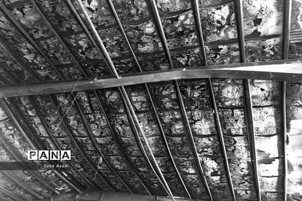 گله دار و سالن ورزشی سوخته