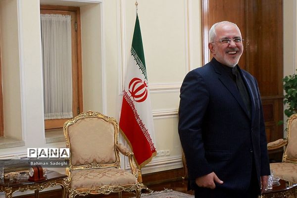 تقدیم استوارنامه سفرای جدید به ظریف