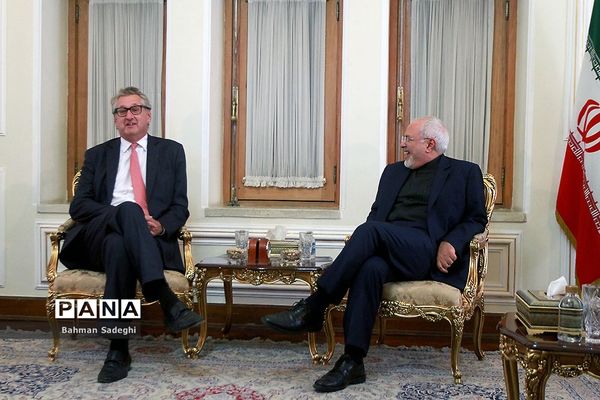 تقدیم استوارنامه سفرای جدید به ظریف