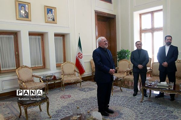 تقدیم استوارنامه سفرای جدید به ظریف