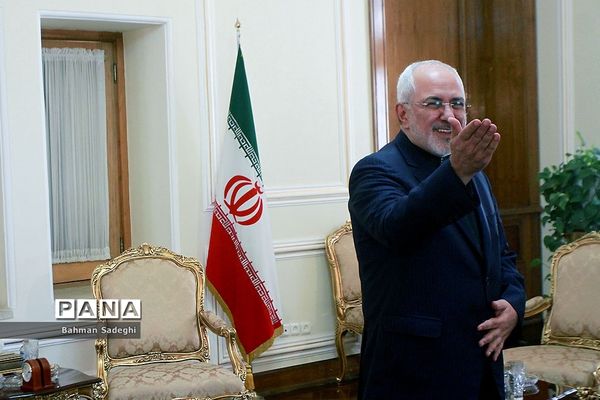 تقدیم استوارنامه سفرای جدید به ظریف