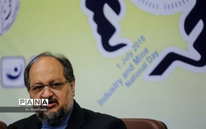 شریعتمداری: مراجع اقتصادی باید قیمت جدید ارز تولید را اعلام کنند