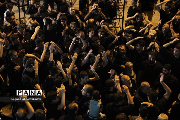 عزاداری مردم ساری در شب هشتم ماه محرم