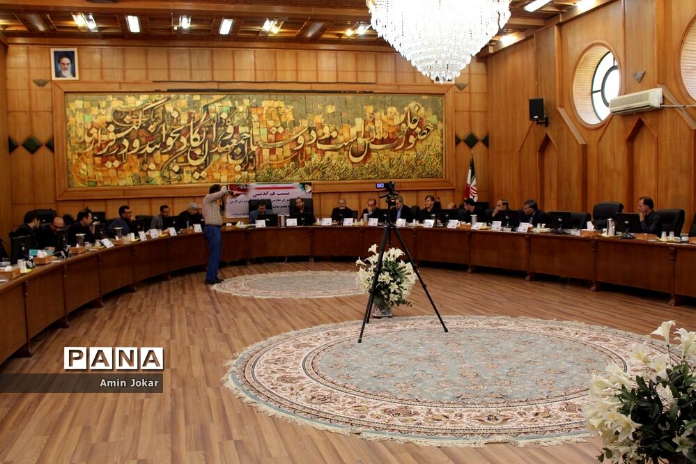 نشست هم‌اندیشی مسئولین آموزش و پرورش فارس با مجمع نمایندگان استان در مجلس شورای اسلامی
