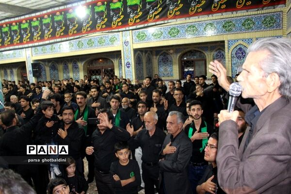 مراسم سینه زنی و زنجیر زنی در حسینیه فاطمیه