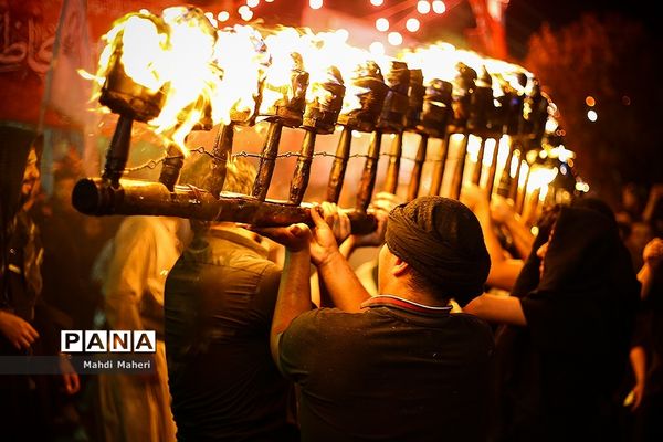 آیین مشعل‌گردانی در دولت‌آباد تهران