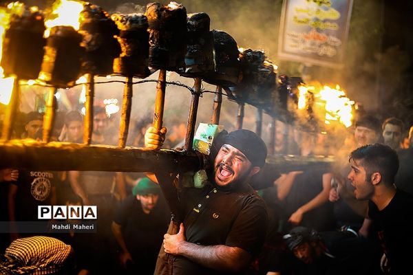 آیین مشعل‌گردانی در دولت‌آباد تهران