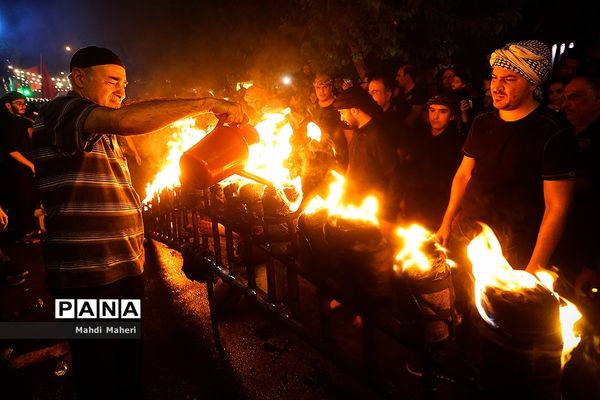 آیین مشعل‌گردانی در دولت‌آباد تهران