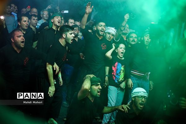 آیین مشعل‌گردانی در دولت‌آباد تهران