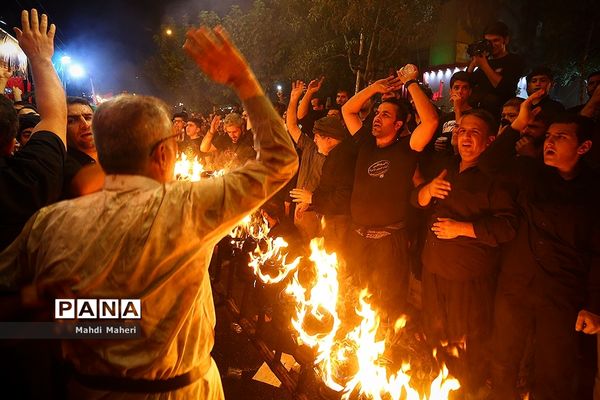 آیین مشعل‌گردانی در دولت‌آباد تهران