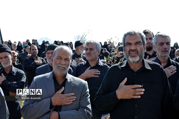 حضور دسته‌های سینه زنی برسر مزار شهید قهرمان شهرستان خوسف  خراسان جنوبی