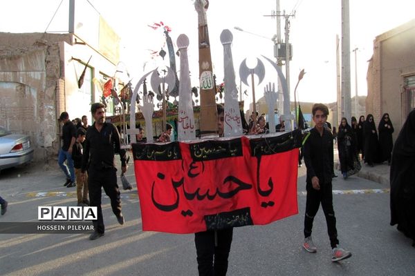 حرکت عزاداران حسینی شهرستان خوسف در ظهر تاسوعا