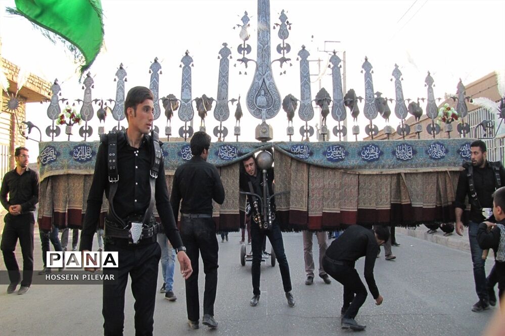 حرکت عزاداران حسینی شهرستان خوسف در ظهر تاسوعا