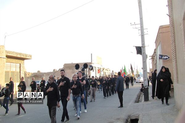 حرکت عزاداران حسینی شهرستان خوسف در ظهر تاسوعا