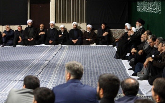 مراسم عزاداری شب عاشورا با حضور رهبر انقلاب برگزار شد