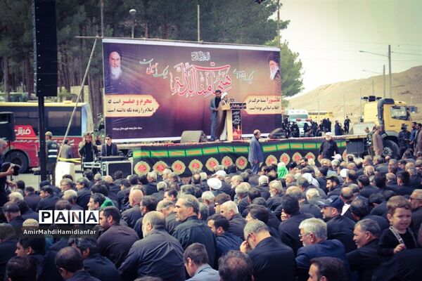 برگزار نمازظهرعاشورا و عزاداری در قتلگاه